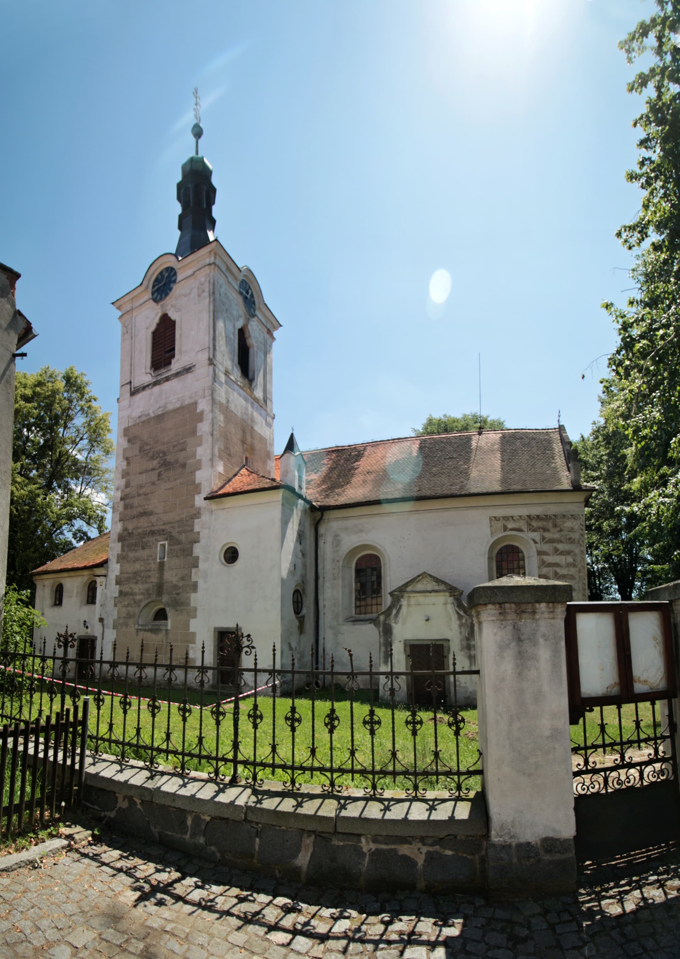 Zatopený lom u Kosova Hora